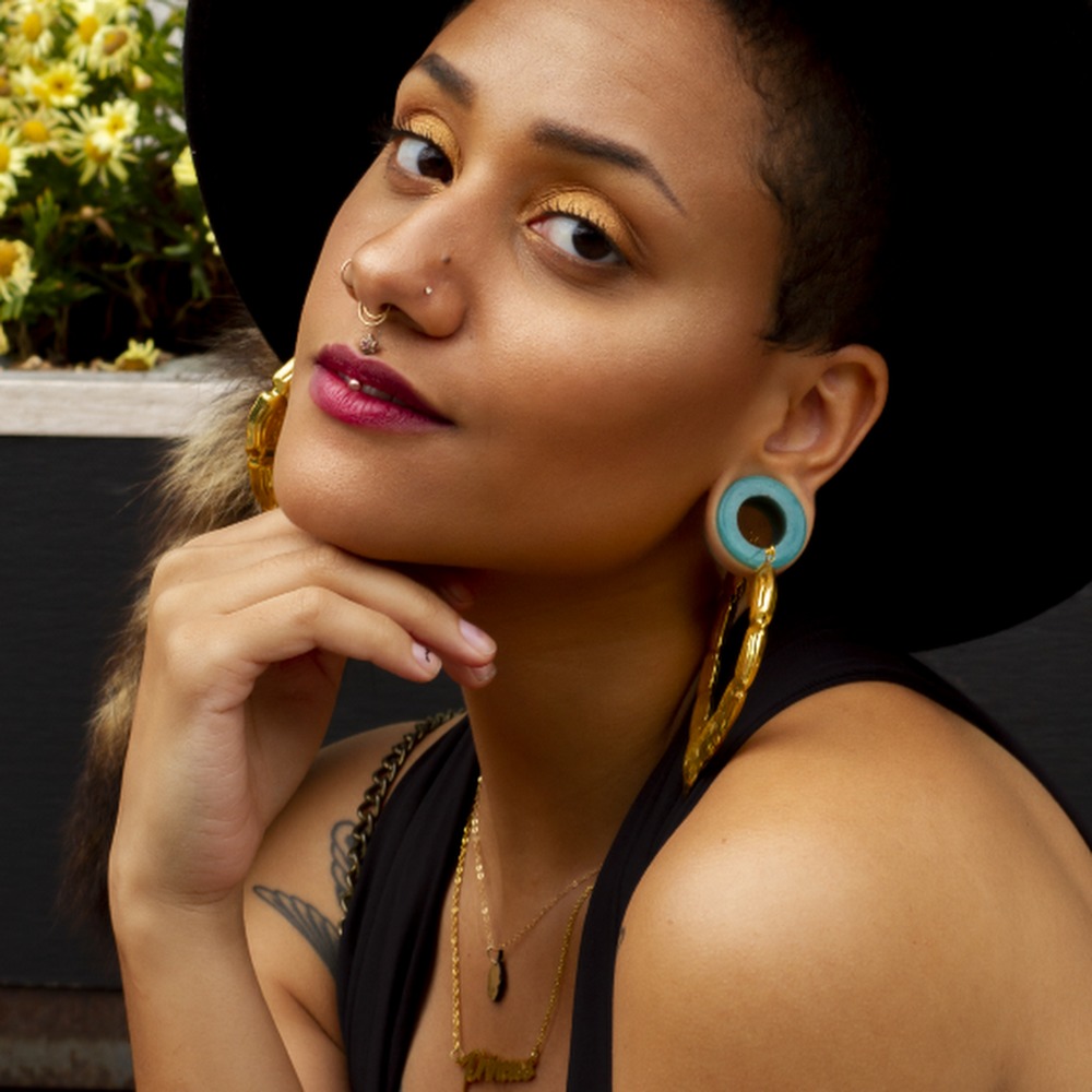 Meet your Posher, Alexis